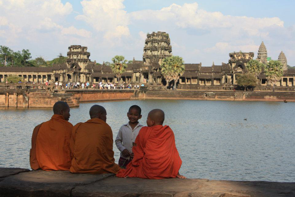 Buddhist_Monk_at_Angkor_Wat