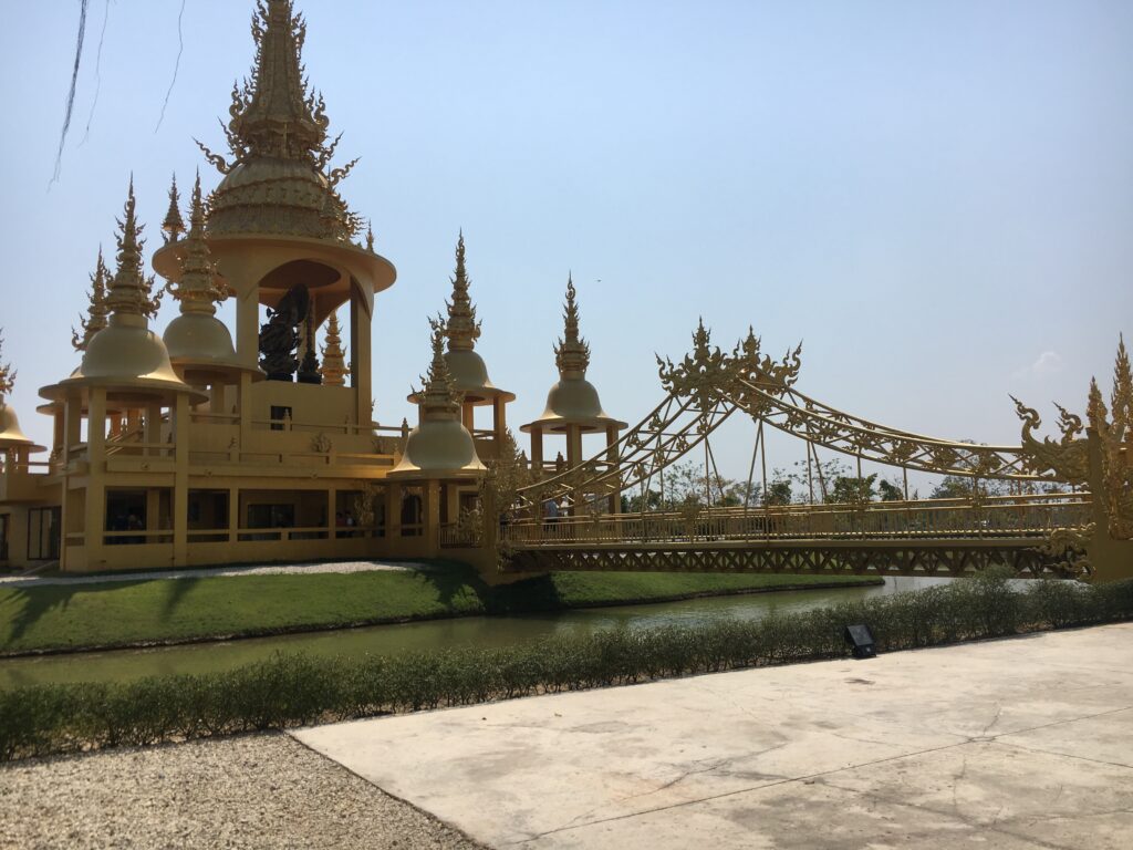 golden-bridge-of-white-temple
