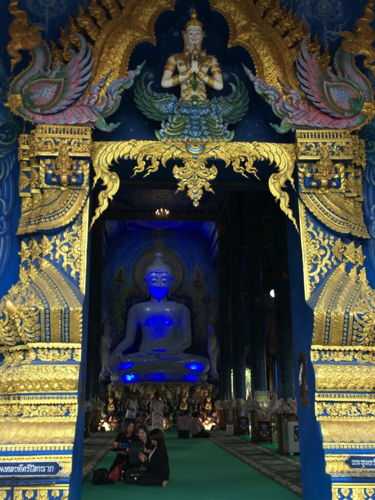 Golden_gate_of_blue_temple