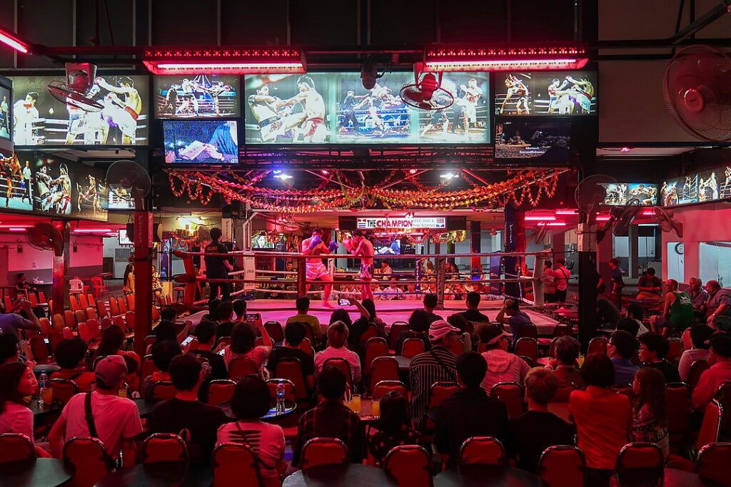 Boxing_show_at_pattaya_street